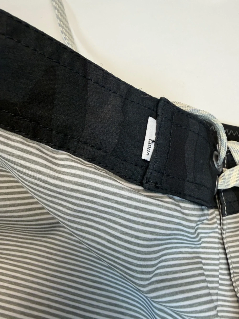 VUORI‎ Men’s Striped Boardshorts
